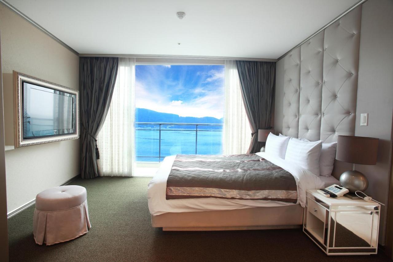 Hotel Riviera Geoje Exterior photo